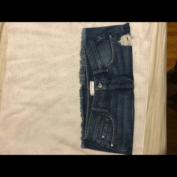 Guess mini jean skirt - Picture 3 of 5